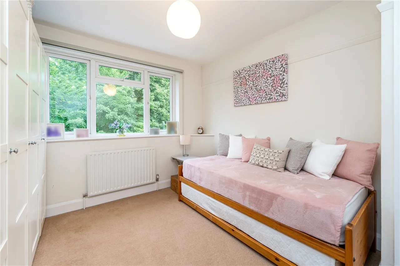 Lincoln Avenue,, Twickenham, TW2 6NL, photo 7