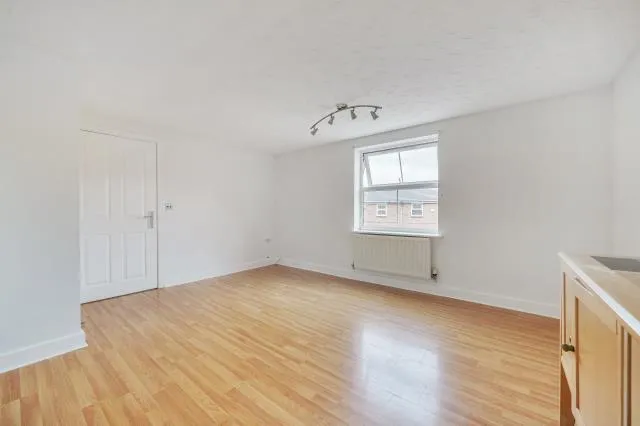 Crowell Mews, Aylesbury, HP19, photo 2