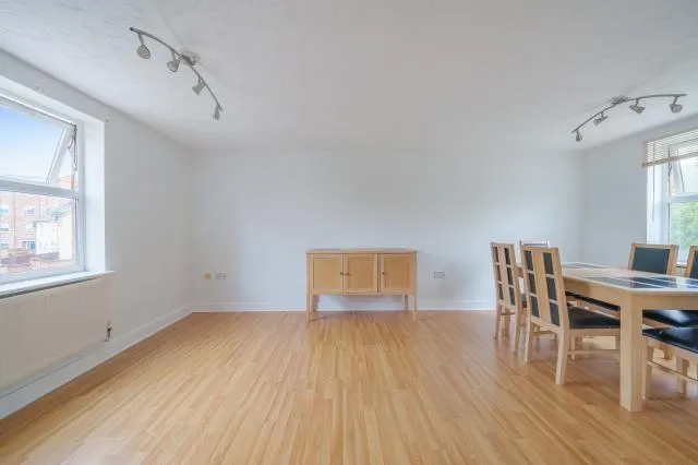 Crowell Mews, Aylesbury, HP19, photo 12