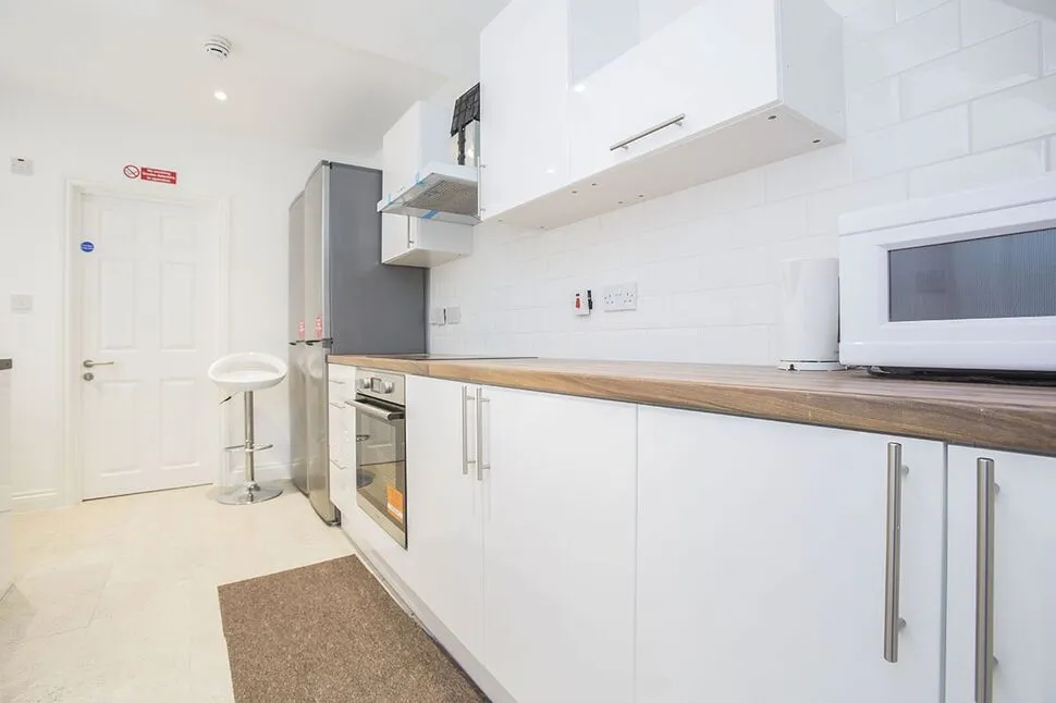 Kingston Road, Ilford, IG1, photo 5