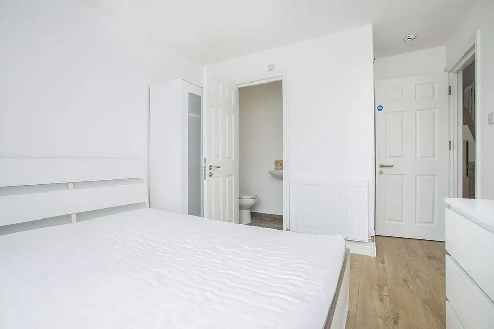 Kingston Road, Ilford, IG1, photo 3