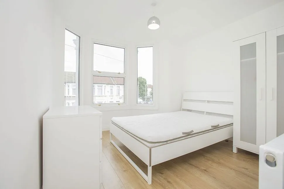 1 bed property to rent, Kingston Road, Ilford, IG1