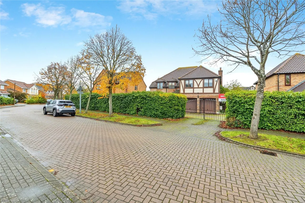 5 bed house for sale — Lynmouth Crescent, Furzton, Milton Keynes, Buckinghamshire, MK4