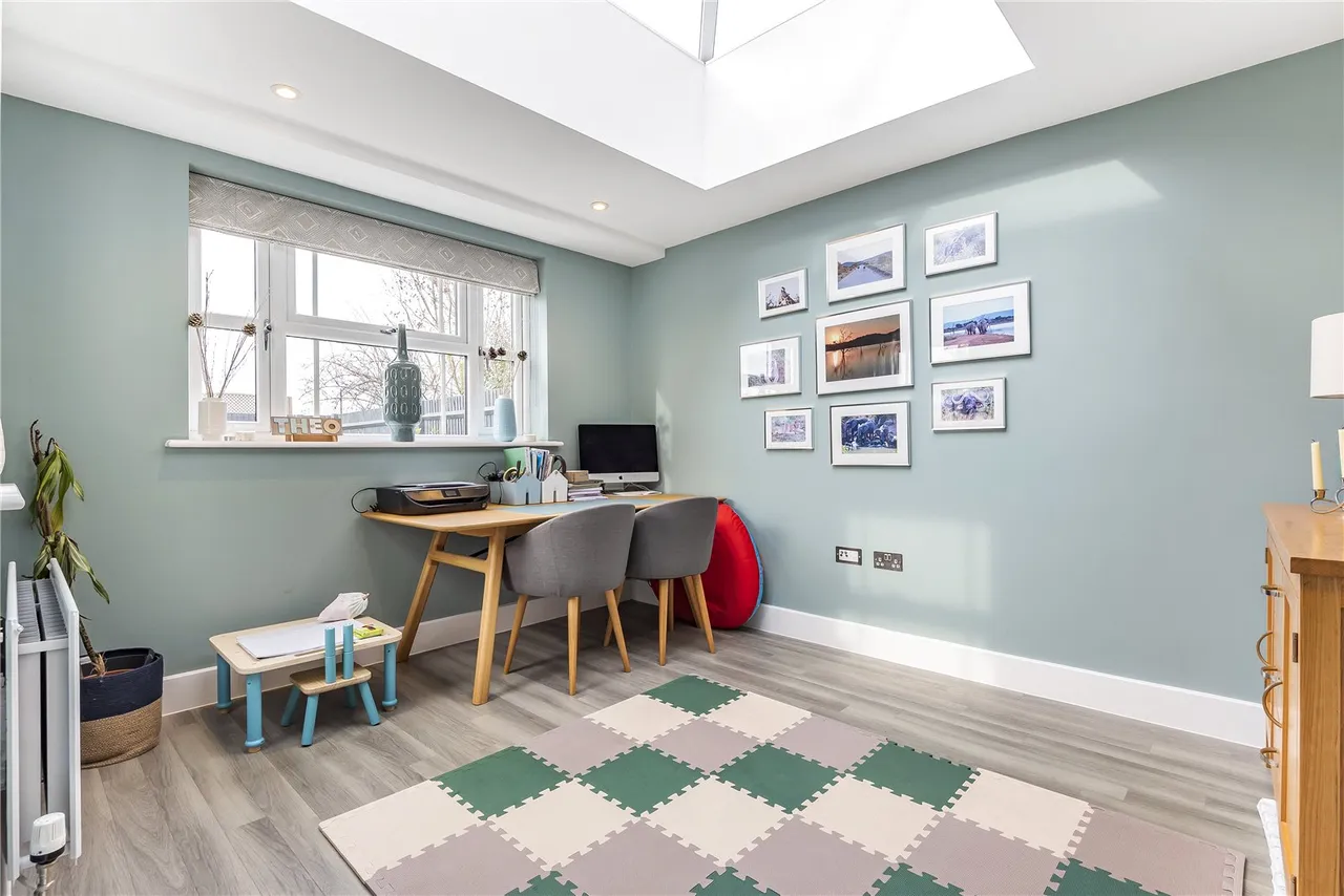 Roper Crescent, Sunbury, TW16 5BA, photo 4