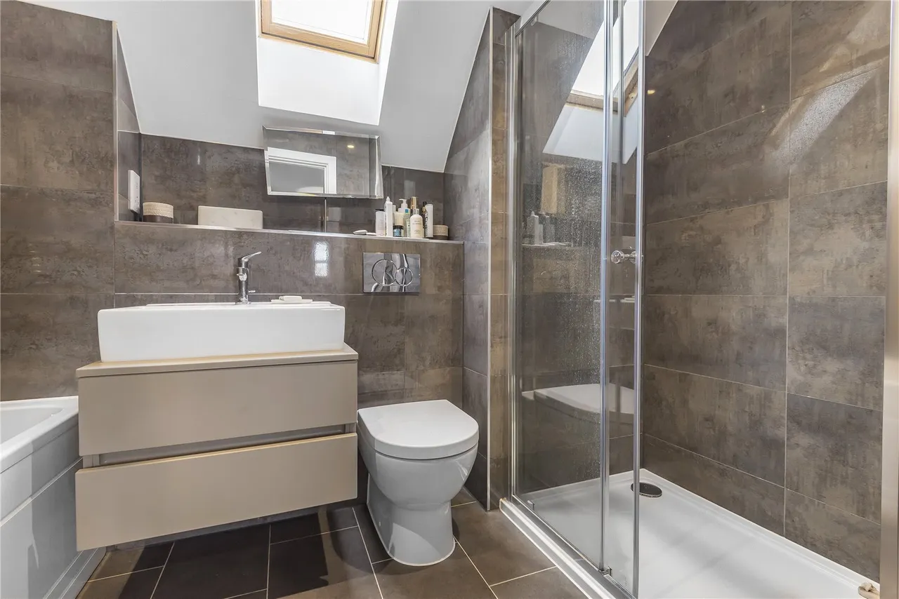 Roper Crescent, Sunbury, TW16 5BA, photo 9