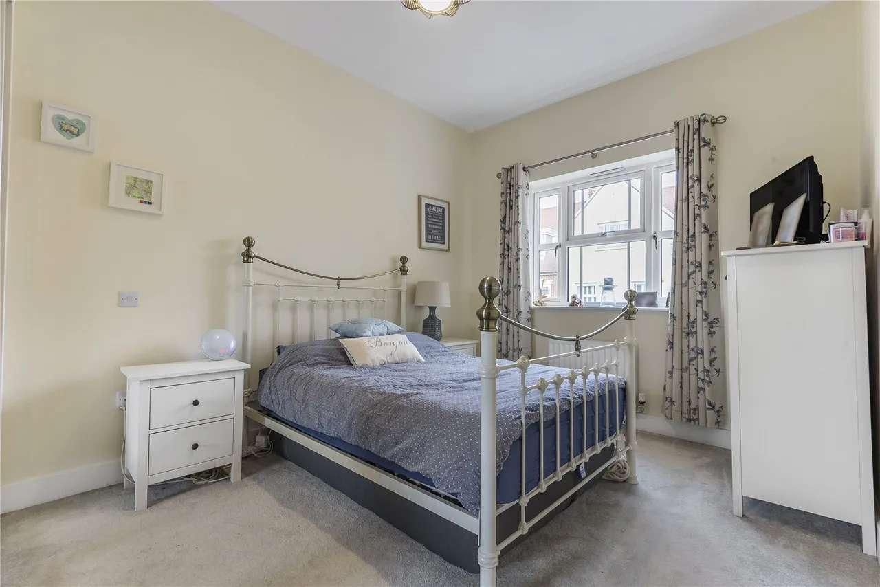 Roper Crescent, Sunbury, TW16 5BA, photo 7