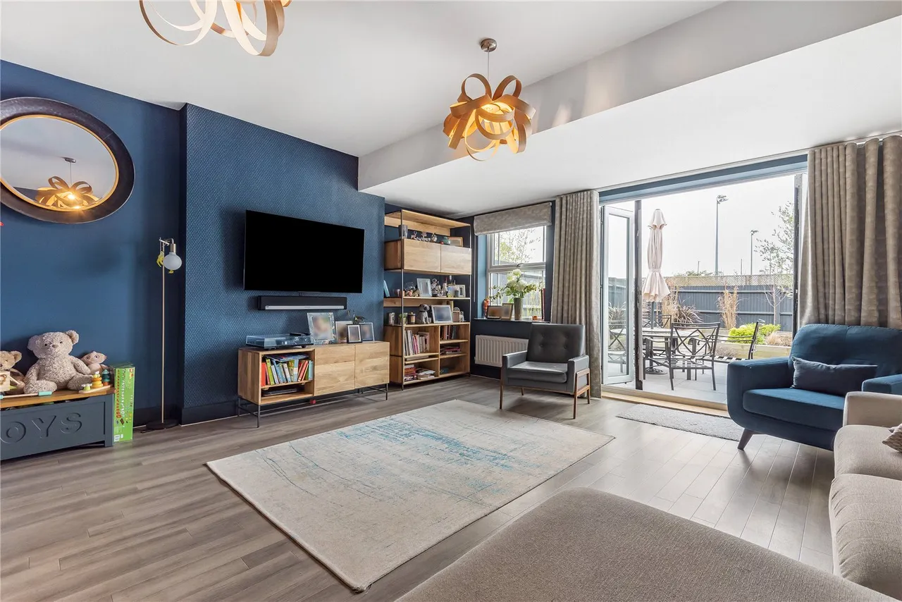 Roper Crescent, Sunbury, TW16 5BA, photo 2