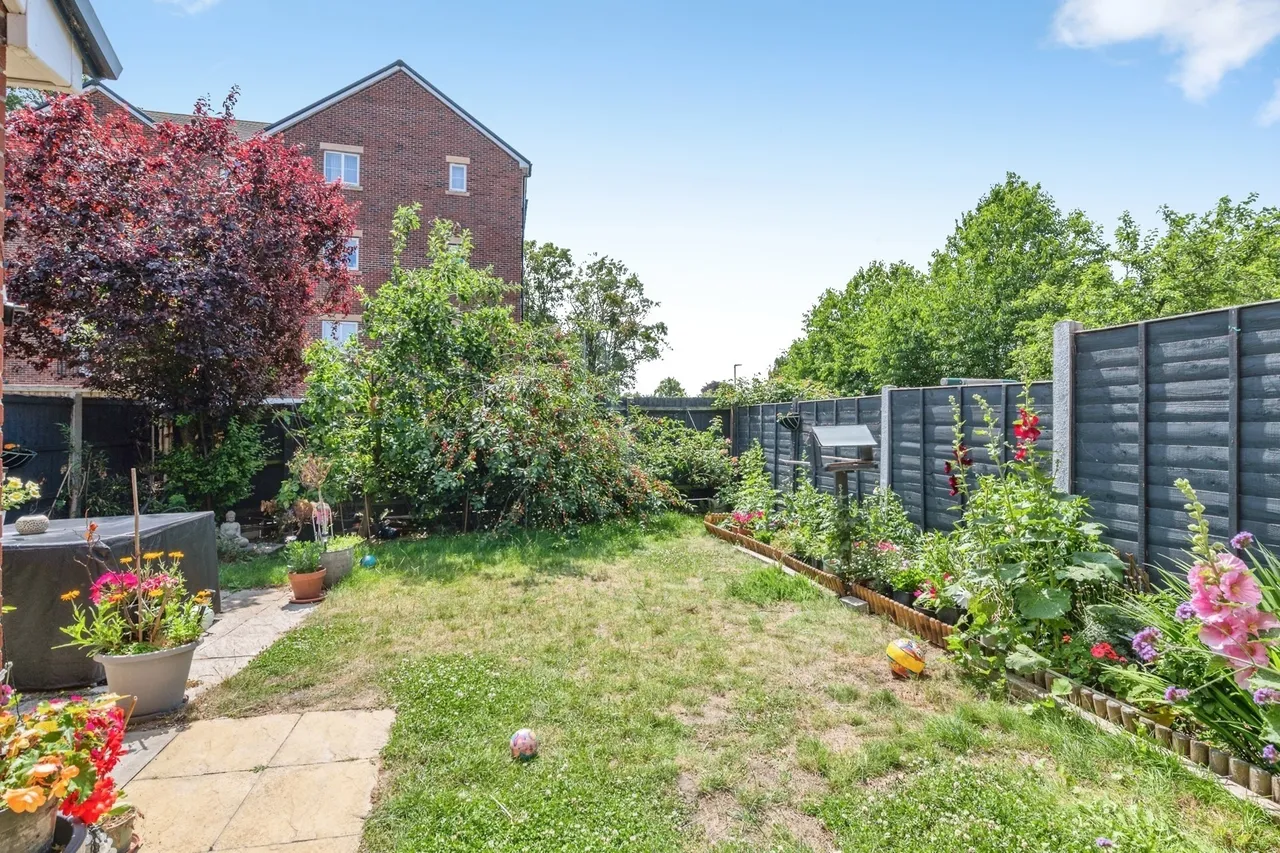 Treetops Close, Grays, Essex, RM17, photo 21