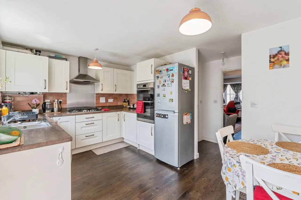 Treetops Close, Grays, Essex, RM17, photo 2