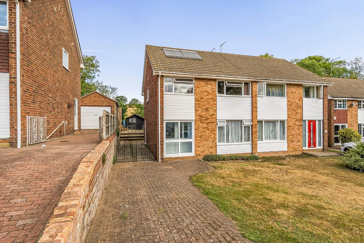 3 bed house for sale, Long Meadow Way, Canterbury, CT2