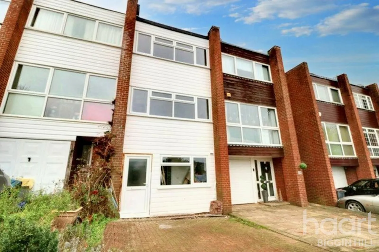 3 bed house for sale, Merryhills Close, Biggin Hill, TN16