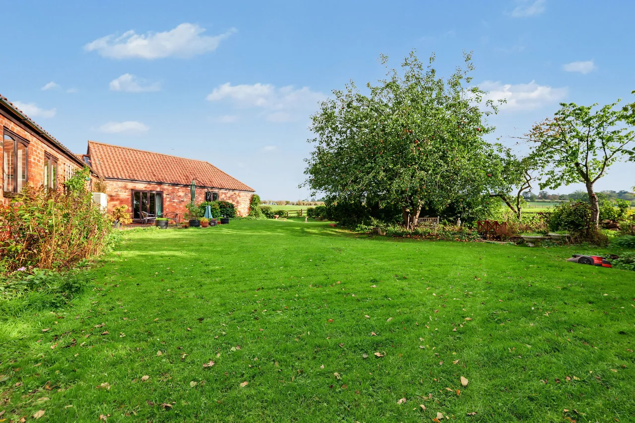 Sutton Lane, Dingley, LE16, photo 2