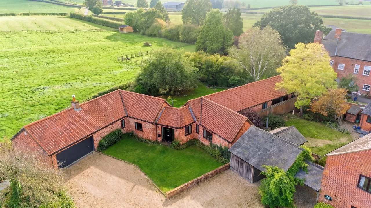 Sutton Lane, Dingley, LE16, photo 23
