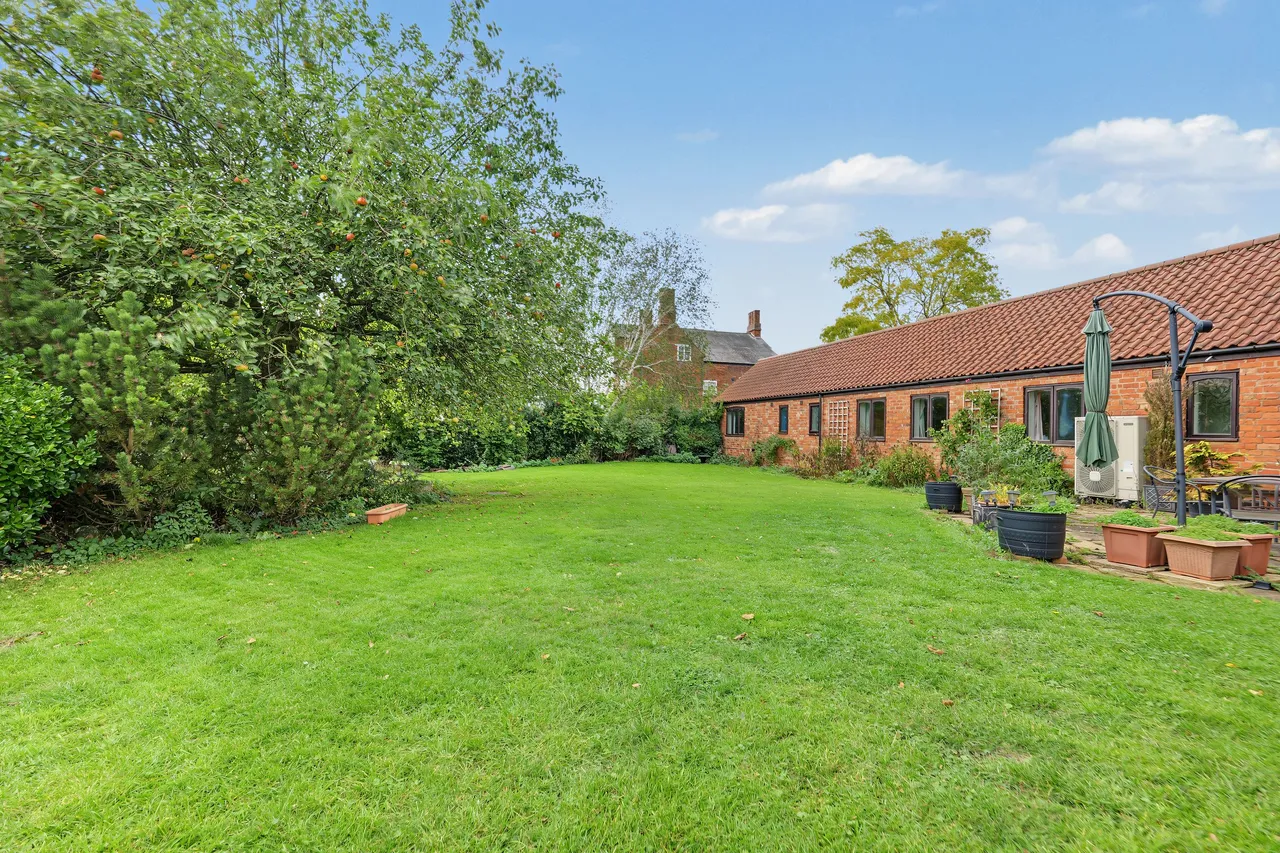 Sutton Lane, Dingley, LE16, photo 21