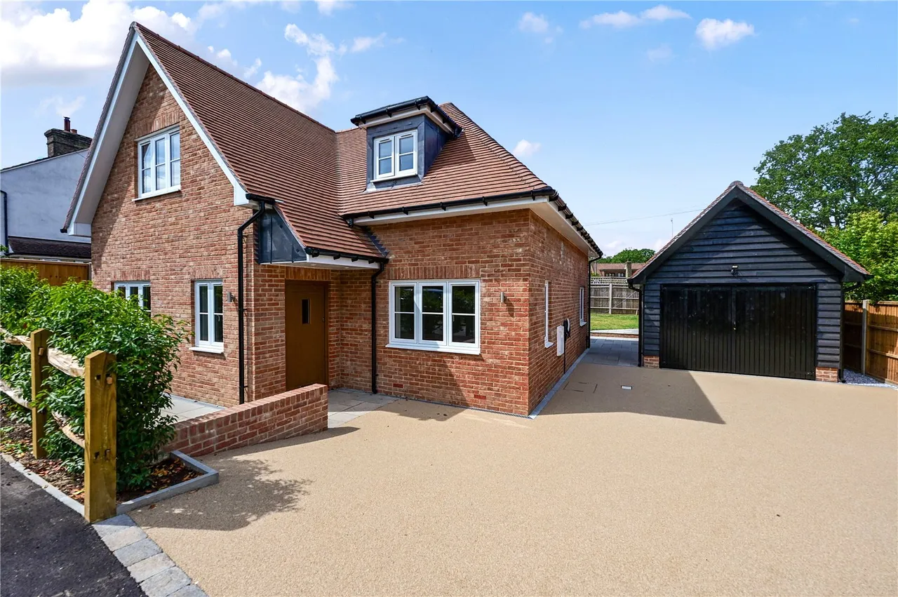 Elm Hill, Normandy, Guildford, Surrey, GU3 2JA, photo 19
