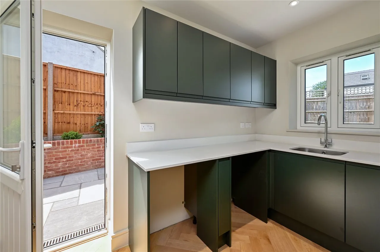 Elm Hill, Normandy, Guildford, Surrey, GU3 2JA, photo 10