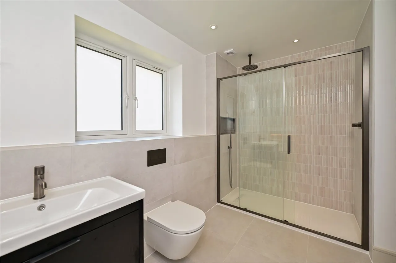 Elm Hill, Normandy, Guildford, Surrey, GU3 2JA, photo 8