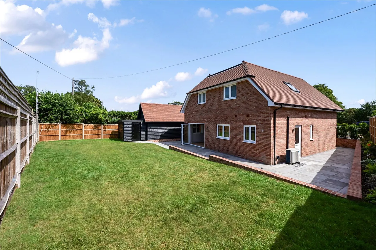 Elm Hill, Normandy, Guildford, Surrey, GU3 2JA, photo 6