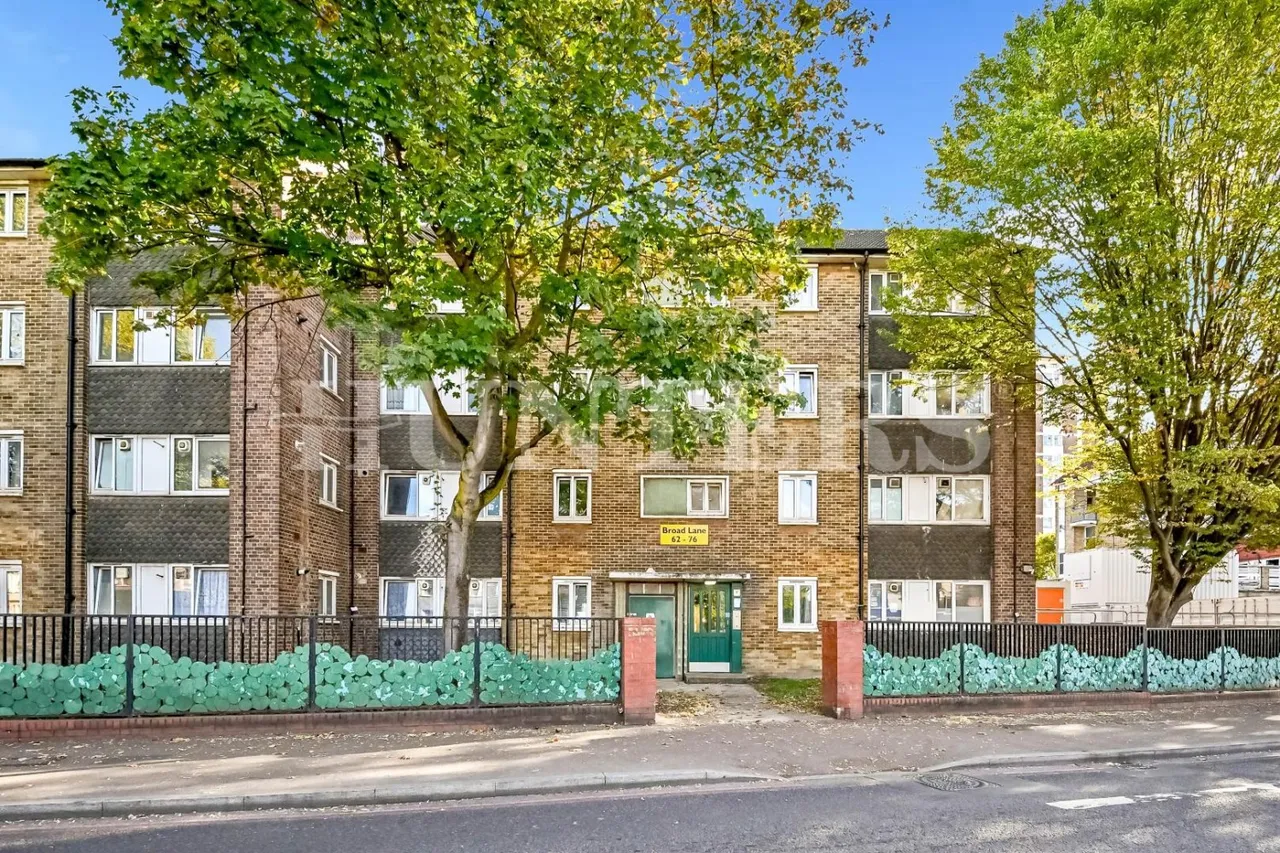 Broad Lane, London, N15, photo 15