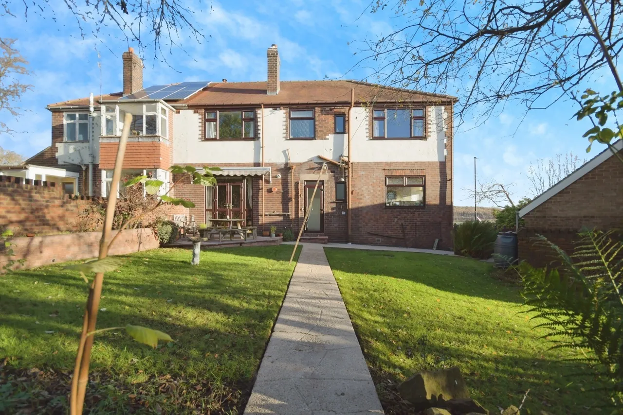 5 bed house for sale — Chapeltown Road, Ecclesfield, Sheffield, S35