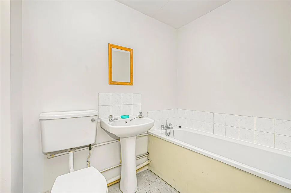 Chantress Close, Dagenham, RM10, photo 6