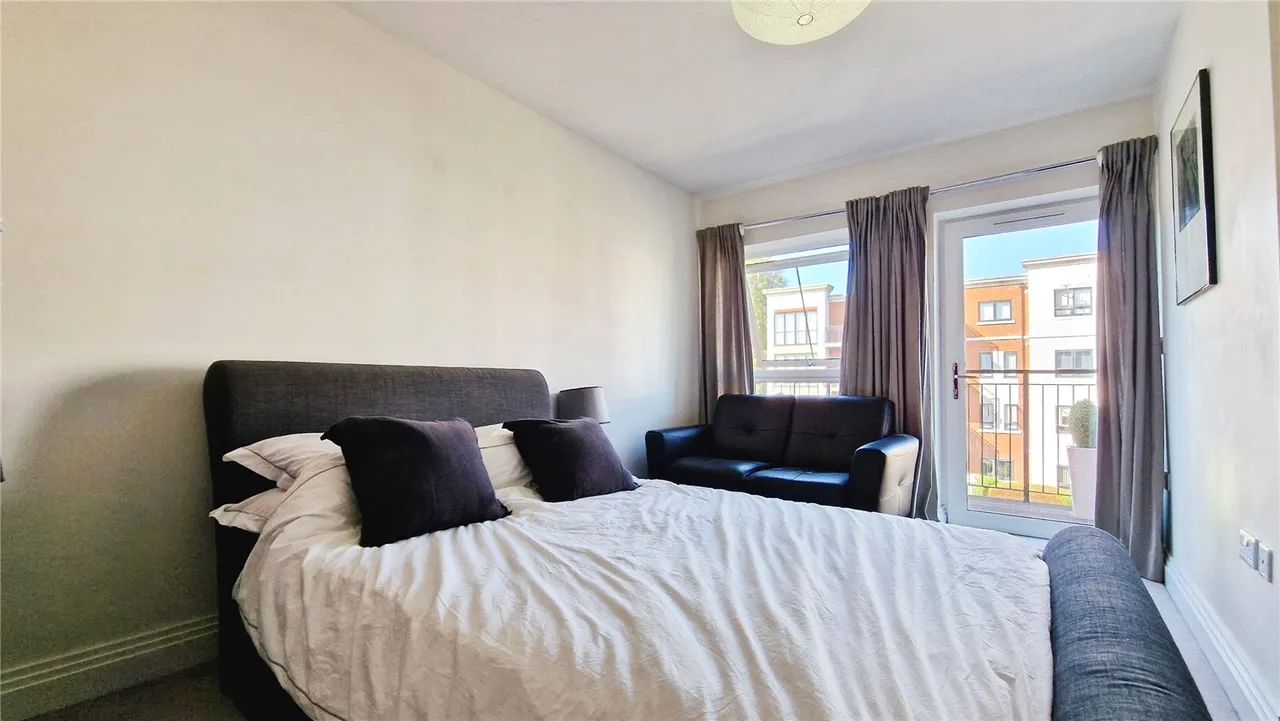 London Road, Binfield, Bracknell, Berkshire, RG42 4FH, photo 3