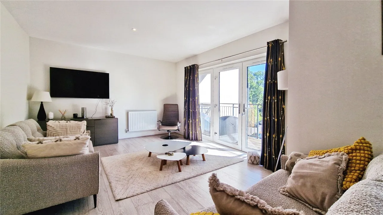 London Road, Binfield, Bracknell, Berkshire, RG42 4FH, photo 2