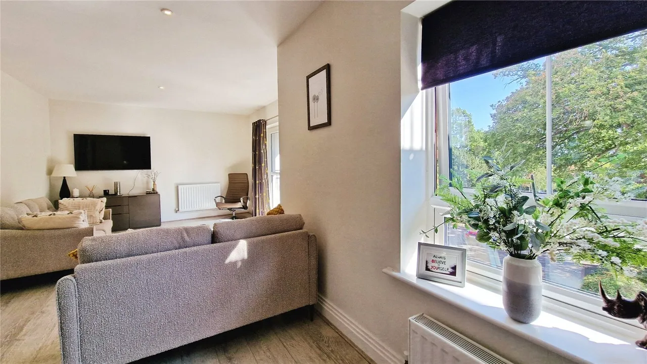 London Road, Binfield, Bracknell, Berkshire, RG42 4FH, photo 5