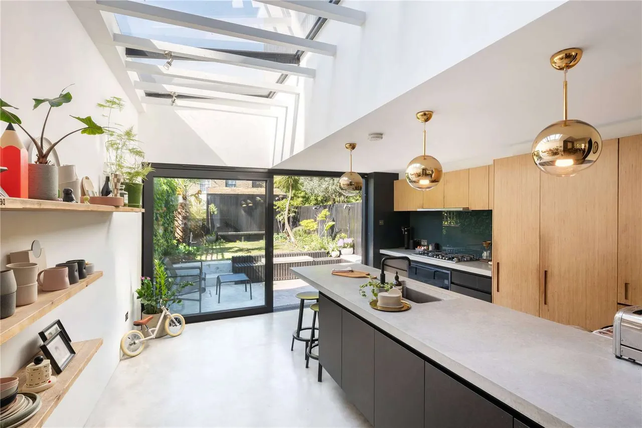 4 bed house for sale, Queen Anne Road, London, E9