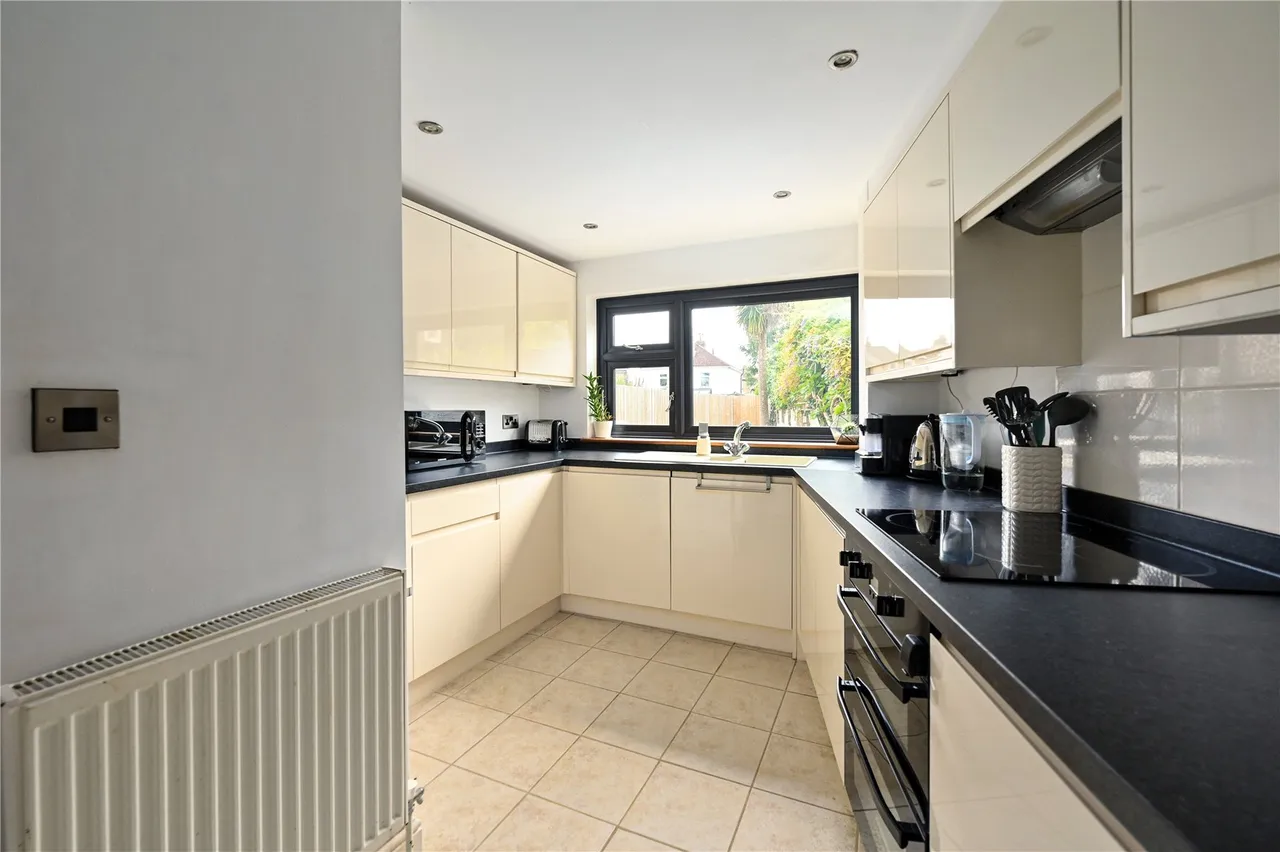 Guildford Street, Staines, TW18, photo 4