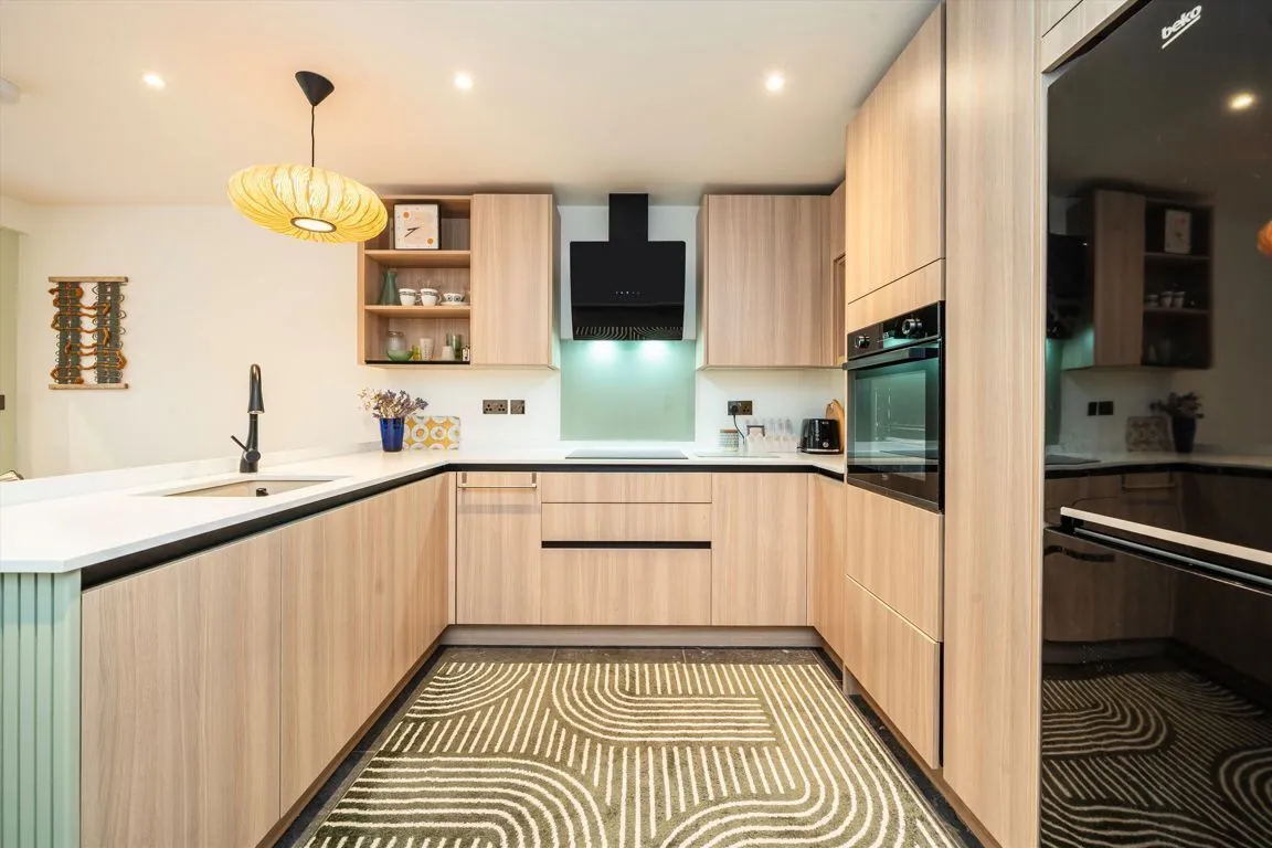 Beaumont Road, W4, photo 3