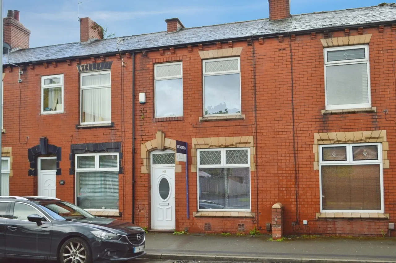 2 bed house to rent, Stockfield Road, Chadderton, OL9