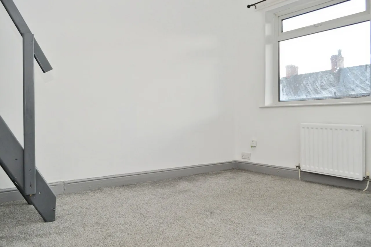 Stockfield Road, Chadderton, OL9, photo 8