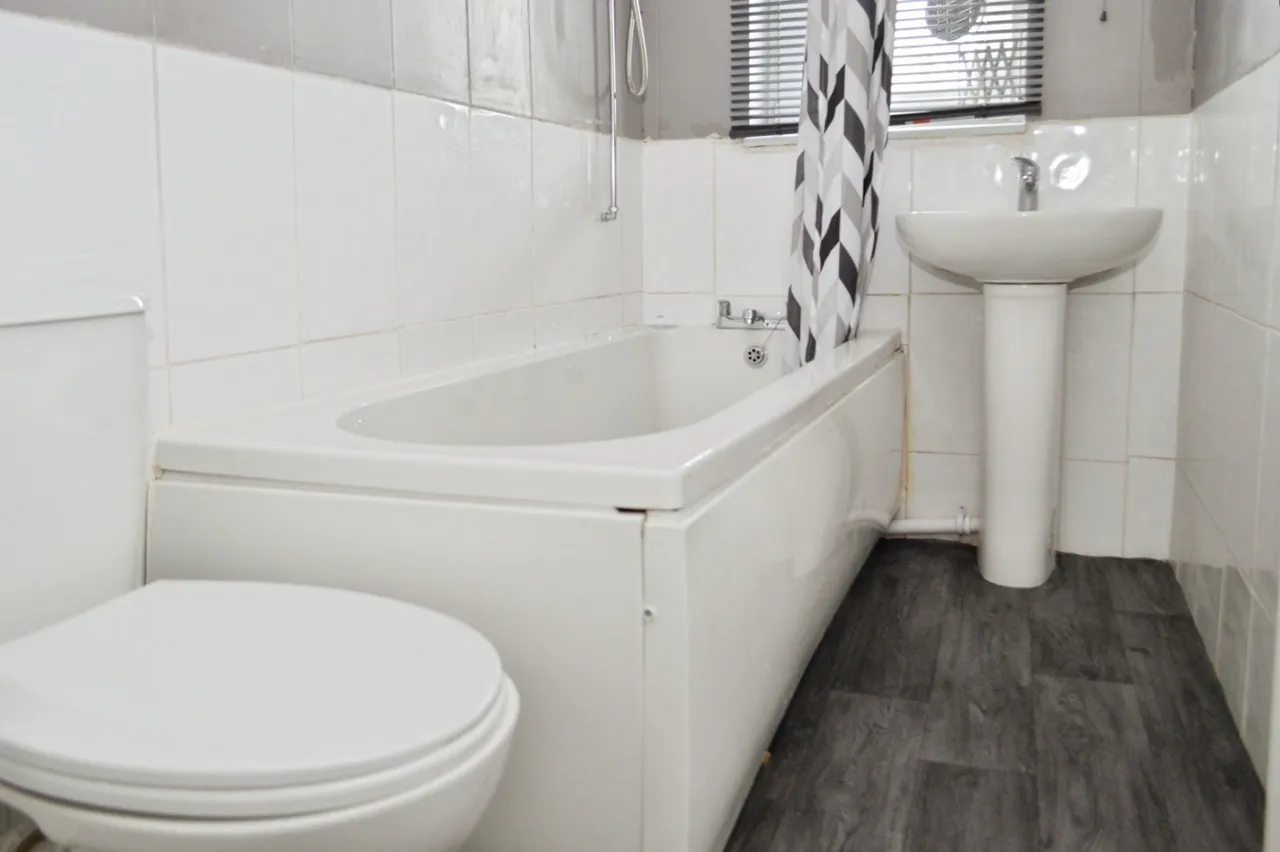 Stockfield Road, Chadderton, OL9, photo 9