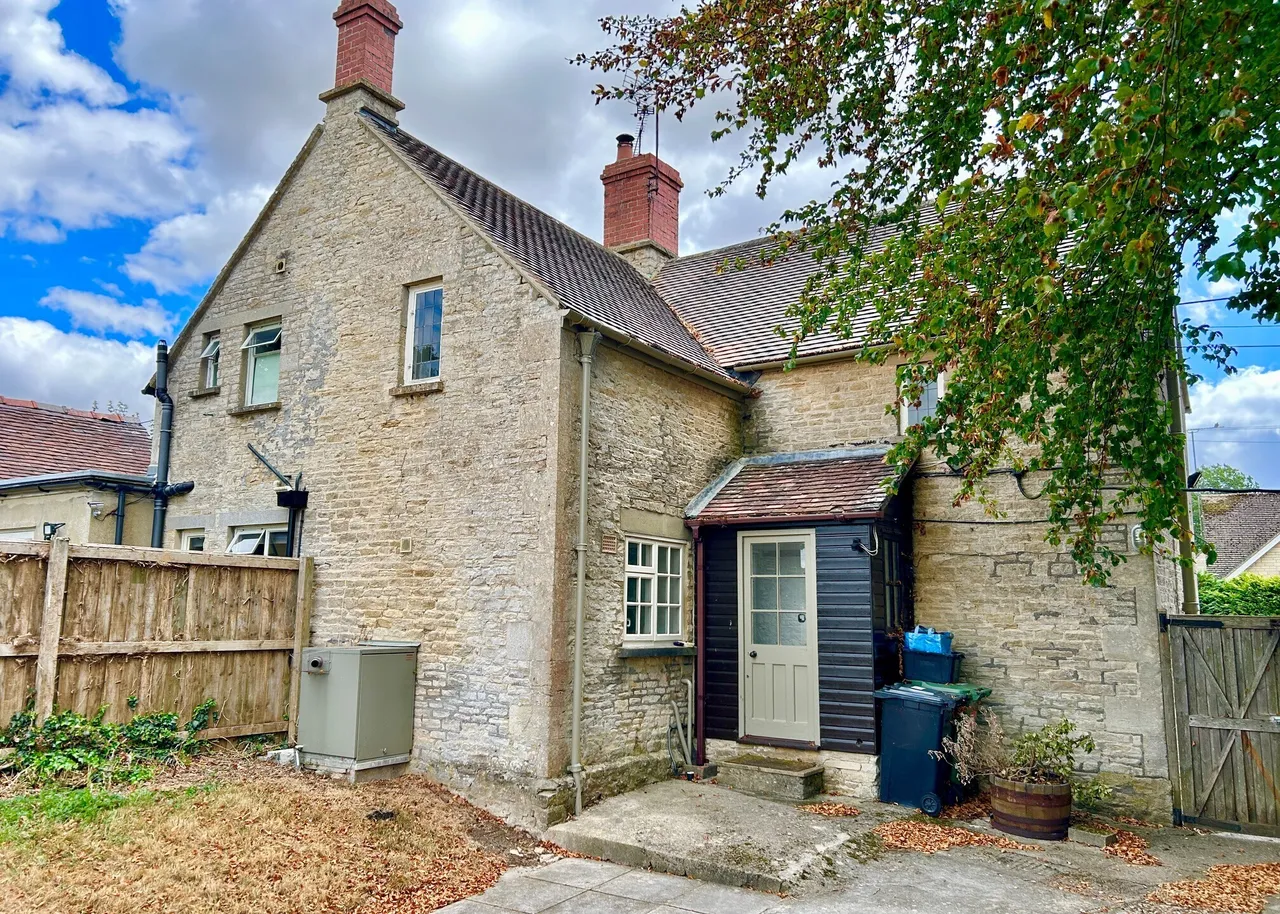 Coates, Cirencester, GL7, photo 3