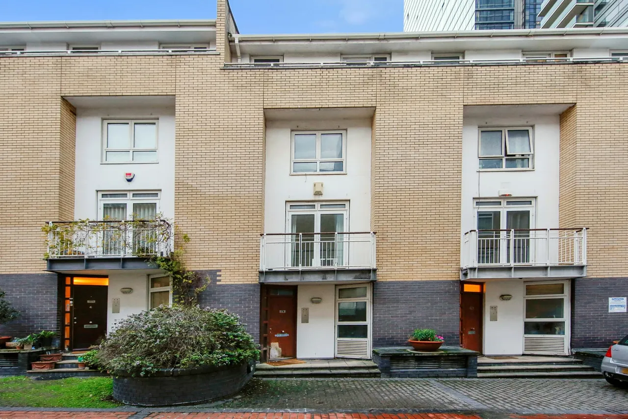 3 bed house for sale — 3 Chandlers Mews, London, E14 8LA