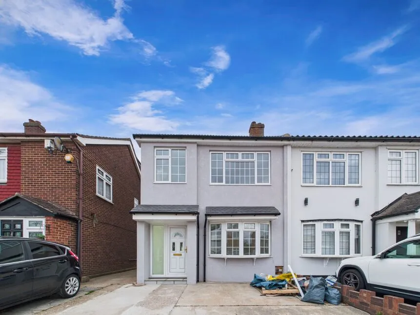 4 bed house to rent — Stoke Road, Rainham, RM13