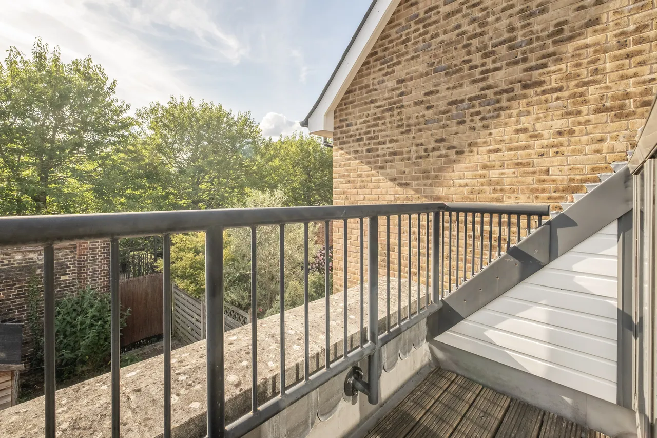 Falmouth Walk, London, SW15, photo 12