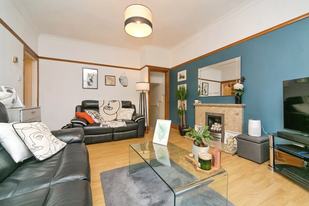 1 bed flat for sale, Abergele Road, Old Colwyn, LL29
