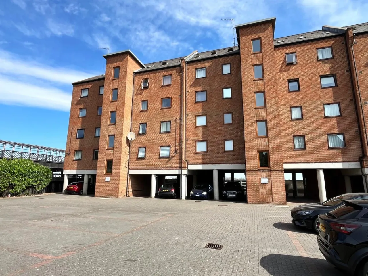 2 bed flat for sale — Russell Quay, Gravesend, DA12