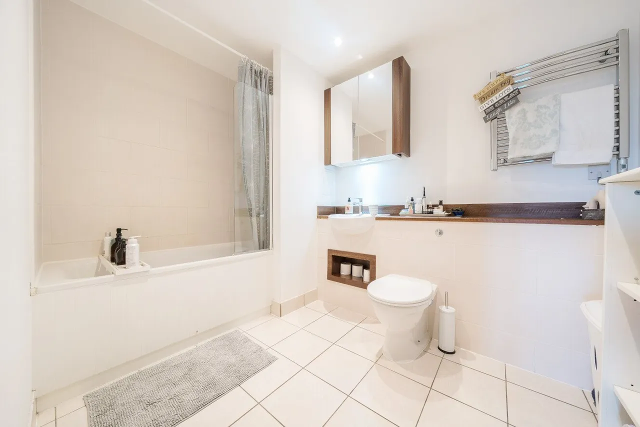 Surrey Quays Road, London, SE16, photo 6