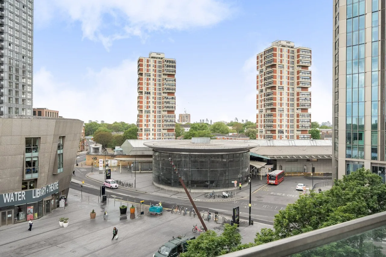 Surrey Quays Road, London, SE16, photo 11