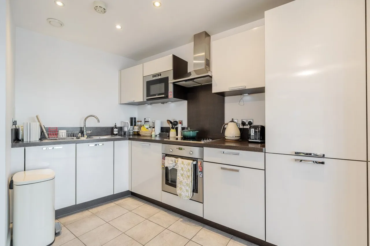 Surrey Quays Road, London, SE16, photo 4