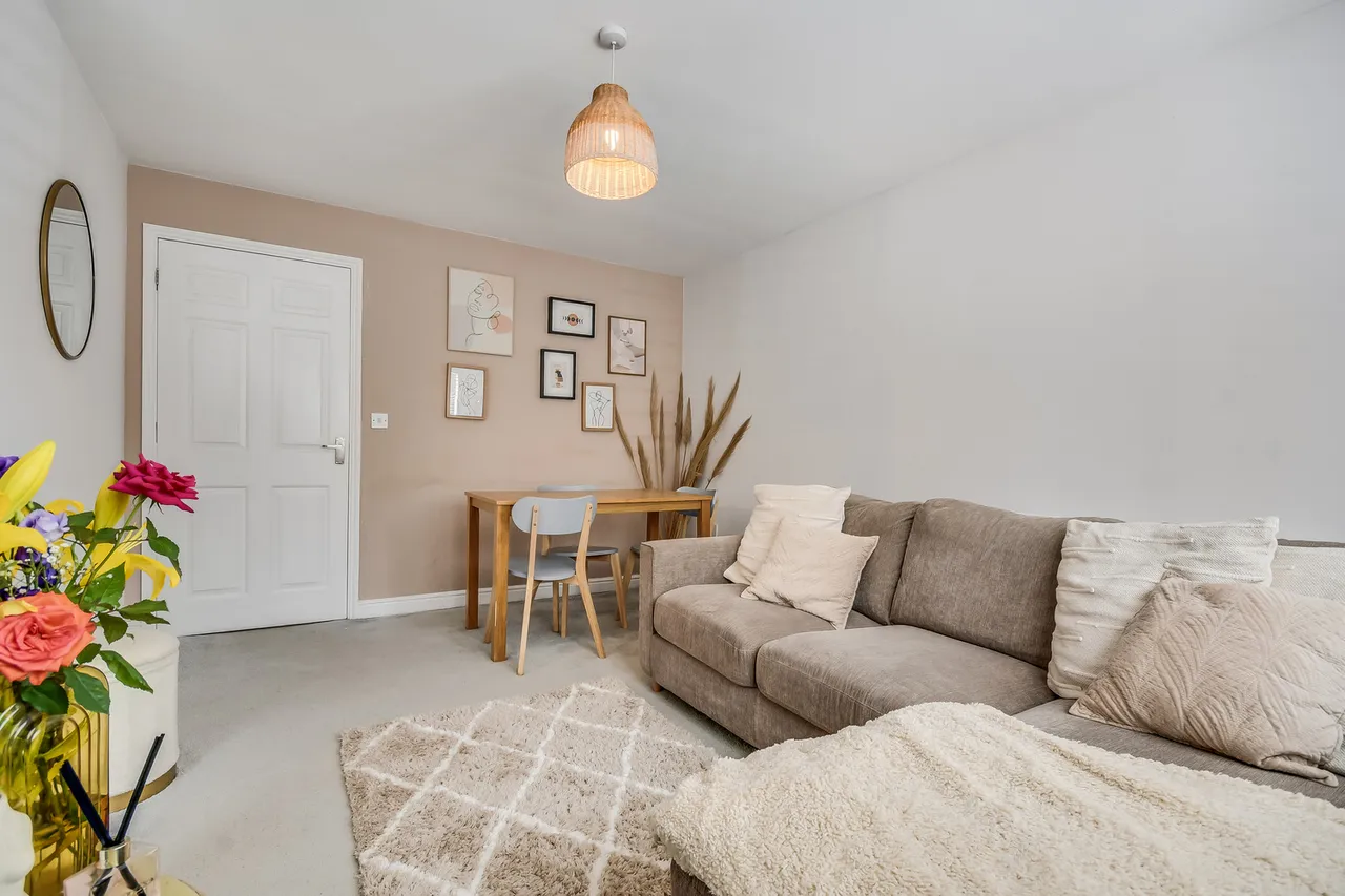 1 bed flat for sale — 31 Rookes Crescent, Chelmsford, Essex, CM1 3GL