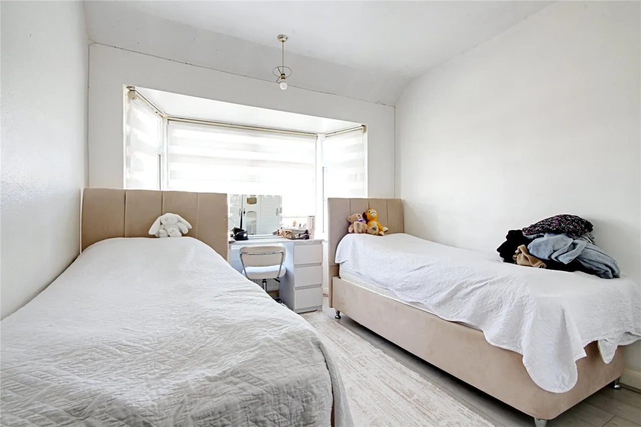 Carterhatch Road, Enfield, photo 9
