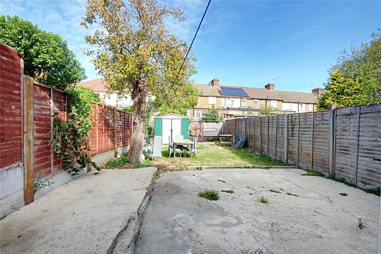 4 bed house to rent, Carterhatch Road, Enfield