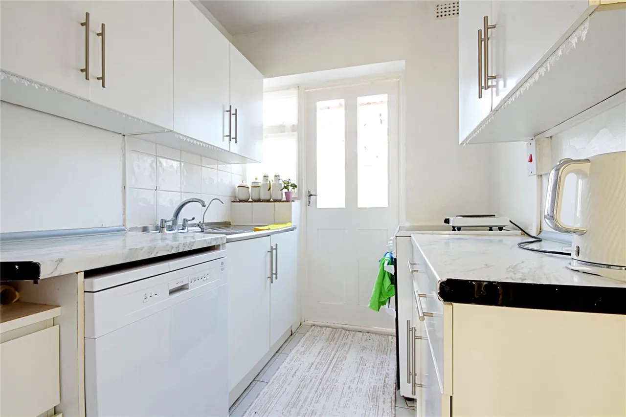 Carterhatch Road, Enfield, photo 5