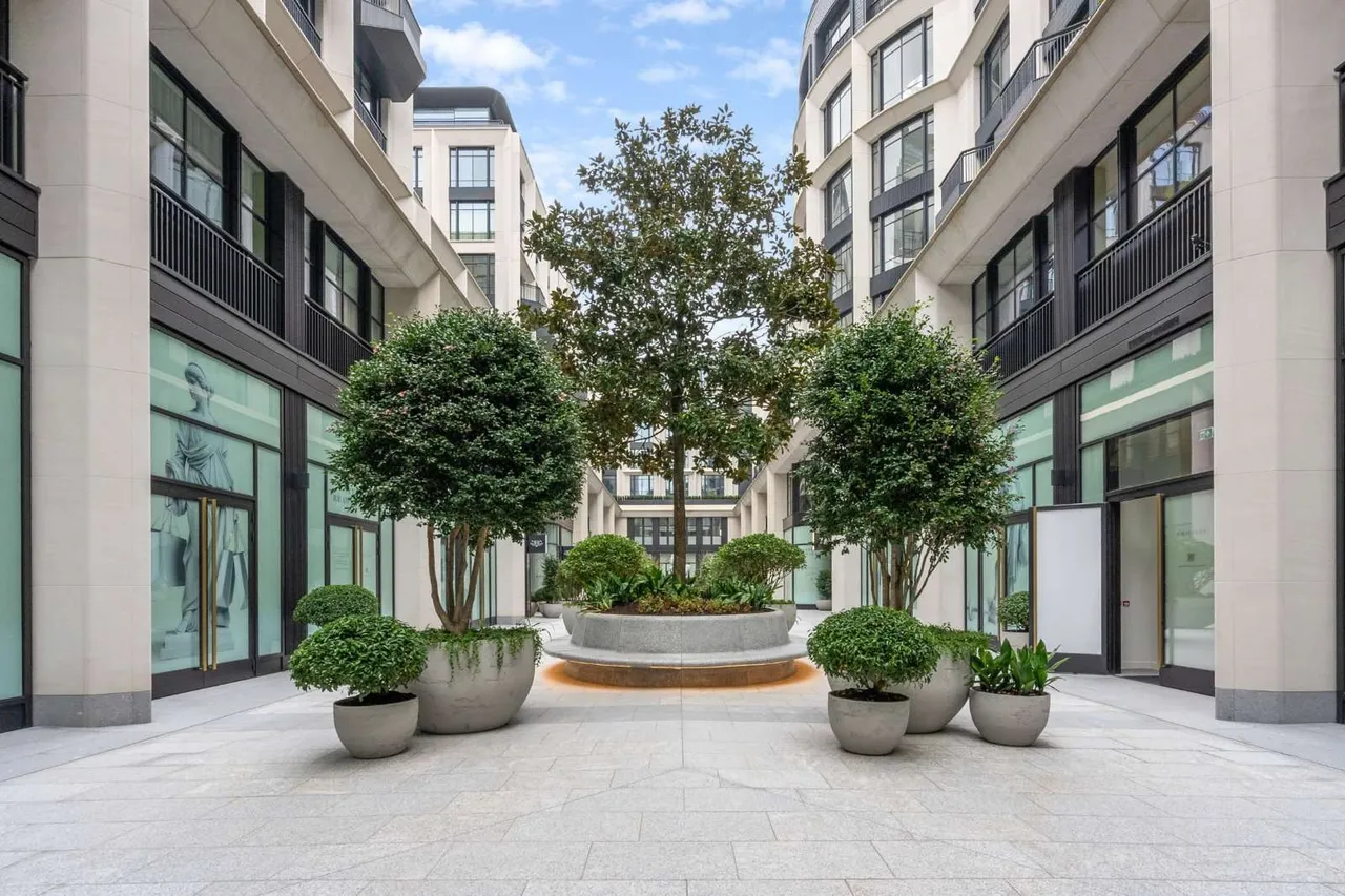 Queensway, London, W2, photo 22