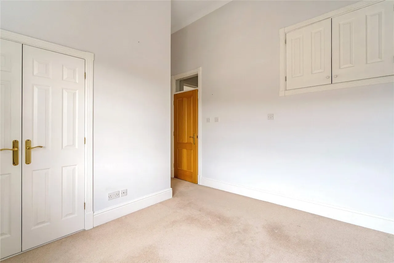 Ellesmere Place, Walton-on-Thames, KT12, photo 10