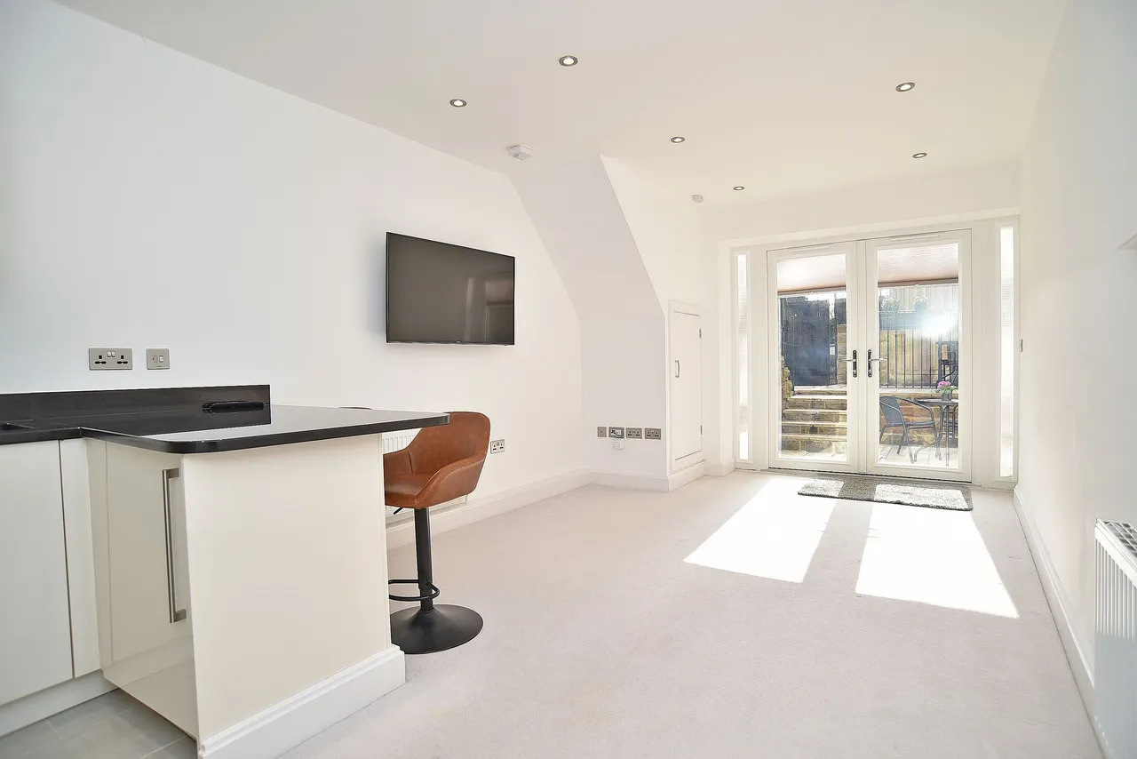 Harlow Moor Drive, Harrogate, HG2, photo 2